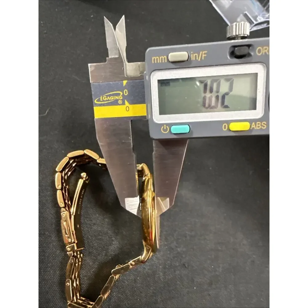 Fossil band looking button